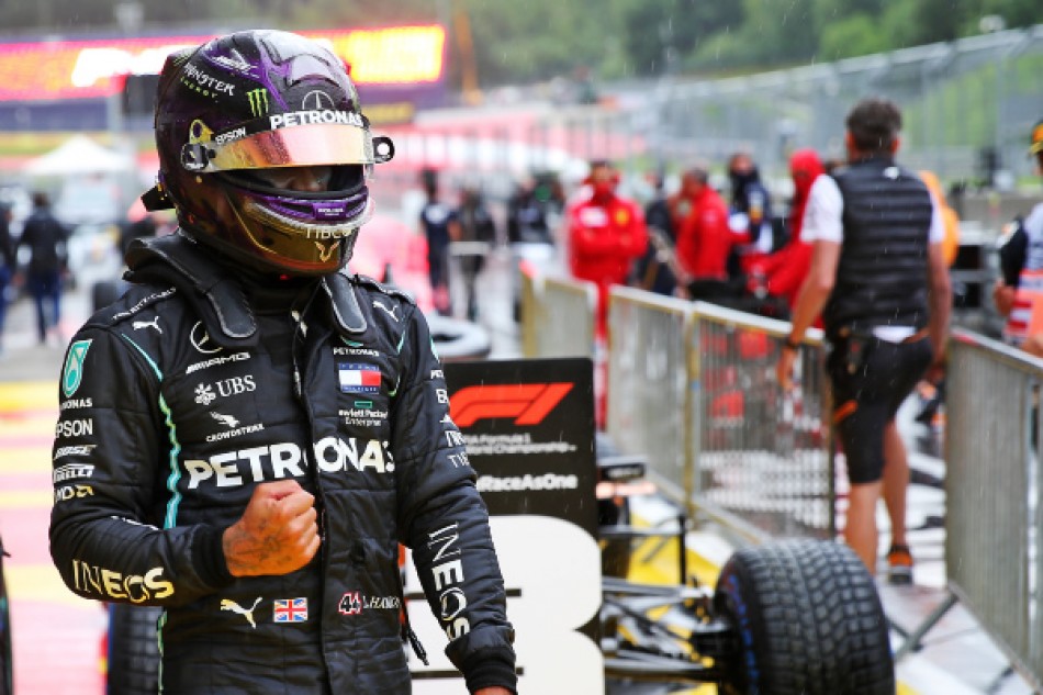 Lewis Hamilton volta a sair na frente em um GP de Fórmula 1